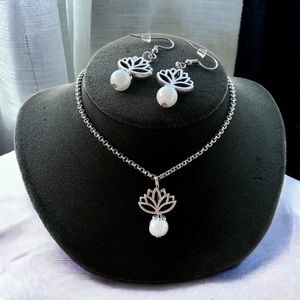 Handmade Lotus flower & white pearls jewelry set